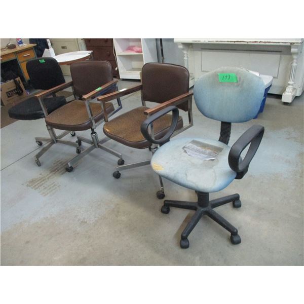 (4) Swivel Office Chairs on Castors