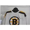 Image 3 : * Autographed Bobby Orr Jersay in Plexi Glass Display - 40.75 Tall - Base is 25.25 Long x 11.5 Deep