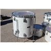 Image 4 : **Pearl Drum Set
