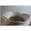 Image 5 : Pitcher and Basin