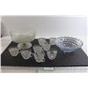 Image 1 : 10-Piece Punch Bowl Set, Pressed Glass Bowl