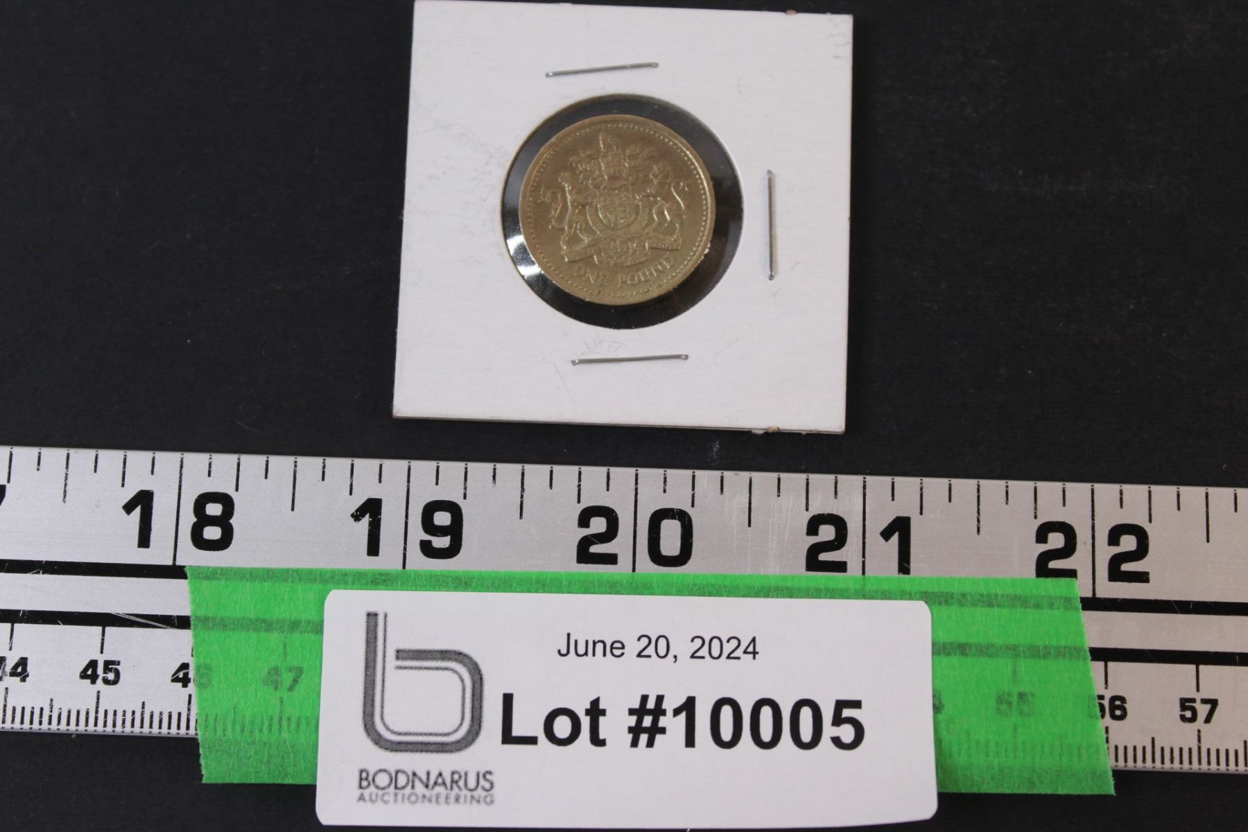 Queen Elizabeth 1983 One Pound Coin With The Edge Lettering - Rare