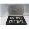 Image 2 : 2 do not cultivate signs
