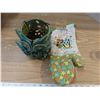 Image 1 : Owl shaped candle holder and kitchen oven mitt