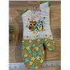 Image 4 : Owl shaped candle holder and kitchen oven mitt