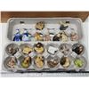 Image 2 : Collection of tea figurines, in wooden box - Assorted