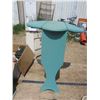 Image 3 : small drop leaf green side table - 22"Lx9"Wx24"H (21"W with leafs)