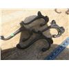 Image 2 : 4 heavy iron hooks