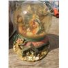 Image 2 : musical waterglobe with revolving base