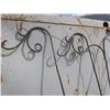 Image 2 : 6 shepherd hooks for hanging baskets
