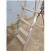 Image 2 : vintage 7ft wooden ladder