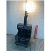 Image 5 : VINTAGE WOODSTOVE LAMP