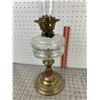 Image 2 : VINTAGE DUAL BURNER BRITISH MADE OIL LAMP