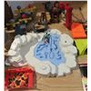 Image 3 : Tote full of toys