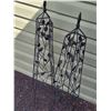 Image 3 : 2 metal plant trellis.