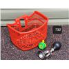 Image 1 : 1970's bike basket (excellent condition), vintage curly bike horn, works good.