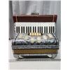 Image 2 : Vintage Hochner "Camillo III" silver accordion, plays beautifully - c/w carrying case