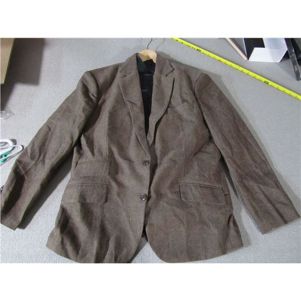 5-Piece Suit-Jacket/Vest/Pants/Tie/Hankershief