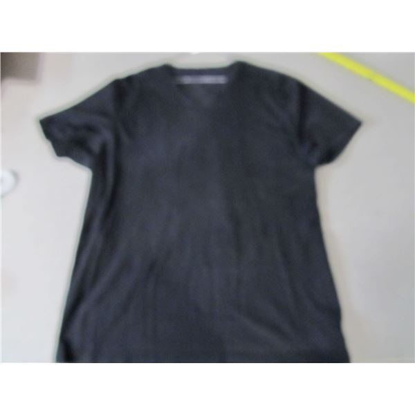 New T-Shirt V-Neck Black Tee