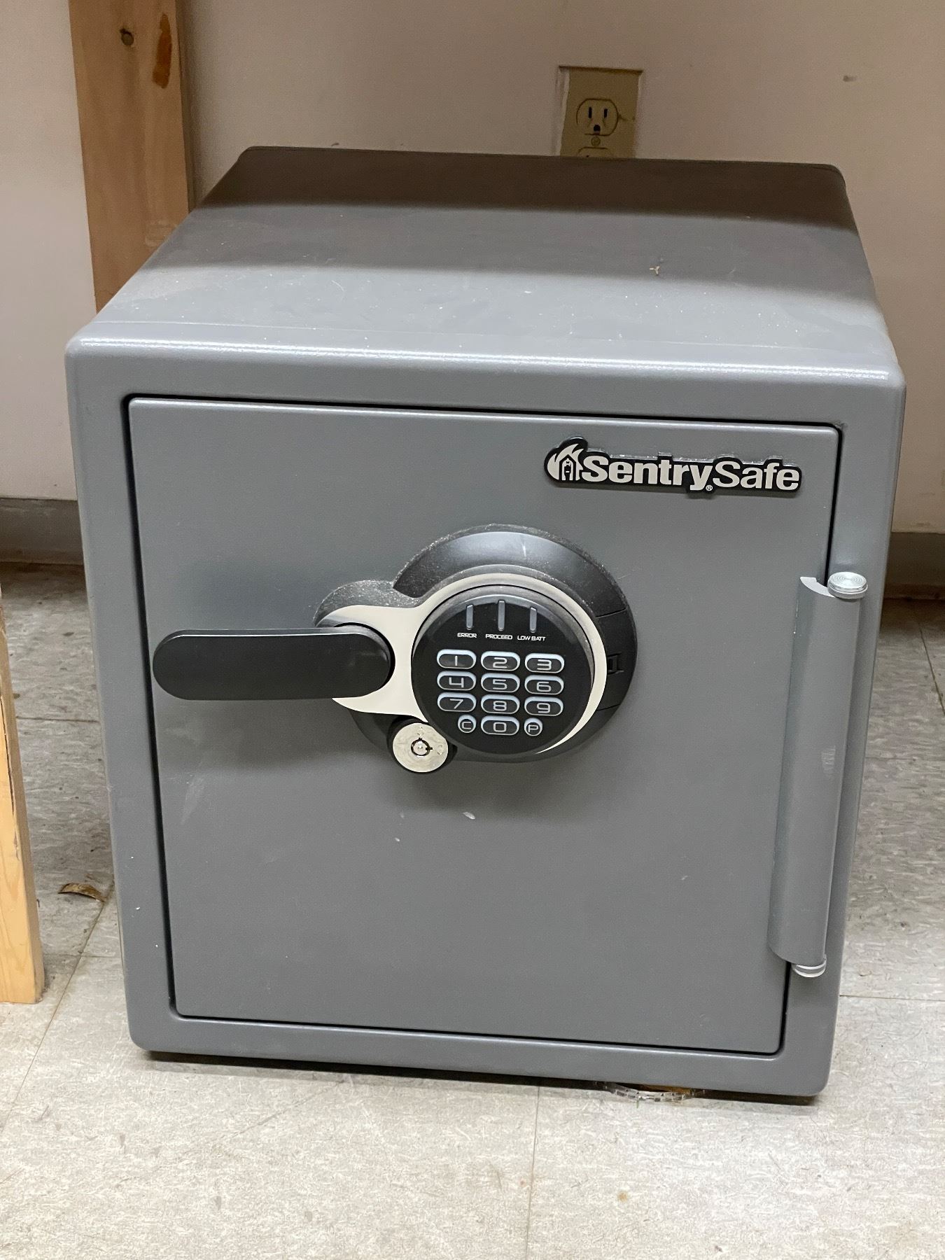 Sentry Safe 16
