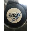 Image 2 : WAYNE GRETZKY CARD AND AUTOGRAPHED PUCK DISPLAY