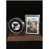 Image 1 : BRULL HULL CARD AND AUTOGRAPHED PUCK DISPLAY