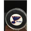 Image 2 : BRULL HULL CARD AND AUTOGRAPHED PUCK DISPLAY