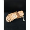 Image 2 : MAURICE RICHARD SIGNED VINTAGE COOPER HOCKEY GLOVE WITH INSCRIPTIONS (MULTIPLE COAS)