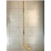 Image 3 : MARIO LEMIEUX SIGNED AND INSCRIBED SHERWOOD STICK (AI COA)