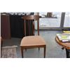 Image 2 : MID CENTURY DINING TABLE,6 CHAIRS, 3 LEAVES & TABLE COVERS