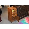 Image 2 : OAK SIDE TABLE W/3 DRAWERS & CABINET