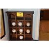 Image 1 : BASEBALLS W/DISPLAY CASE (8 PCS)