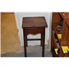 Image 2 : SIDE TABLE W/1 DRAWER