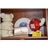 Image 1 : 1940'S TURNABOUT COOKIE JAR, ROLLS RAZOR IN CASE, M & M DISPENSER & WEDGWOOD PLATE (4 PCS)
