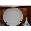 Image 2 : KOREAN PORCELAIN CHARGER, YI DYNASTY 1392-1910 (DOES NOT INCLUDE STAND)