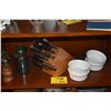 Image 1 : CORNING WARE BOWLS, CUTCO KNIVES, GRINDER & GLASS ALLAS JAR (24 PCS)