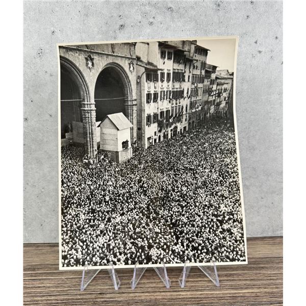 Crowd Gathers in Italy to View Hitler Photo