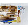 Image 7 : Large Collection of Loom Pieces Shuttles