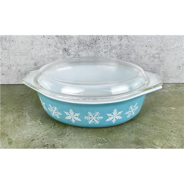 Pyrex Snowflake Casserole 045