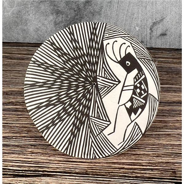 Kuutimaitsa Acoma Pueblo Indian Pot