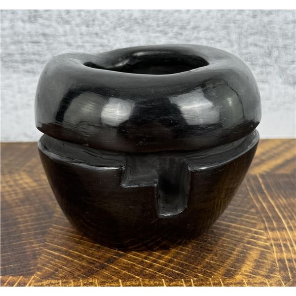 Billy Cain Santa Clara Pueblo Indian Pot