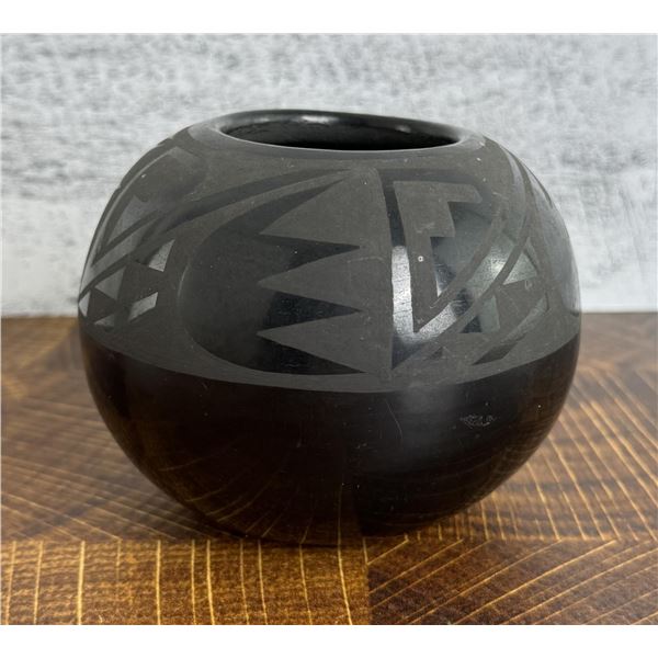 Helen Gutierrez San Ildefonso Pueblo Indian Pot