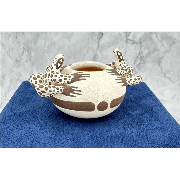 Rowena Him Zuni Pueblo Indian Pot