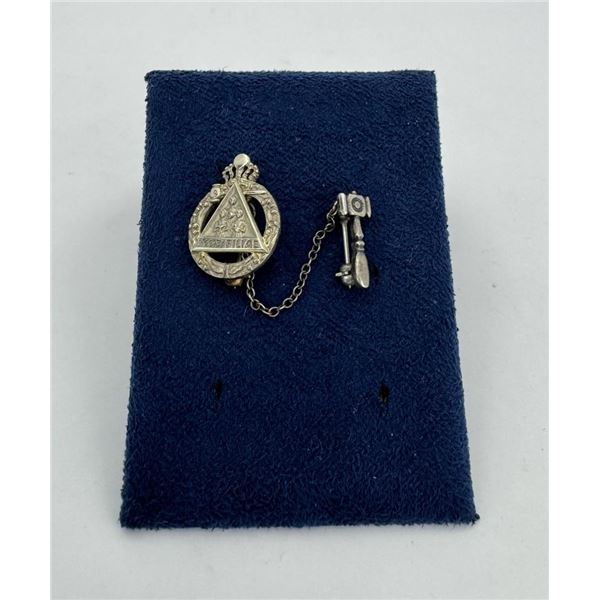 10k Gold Jobs Daughter Pin
