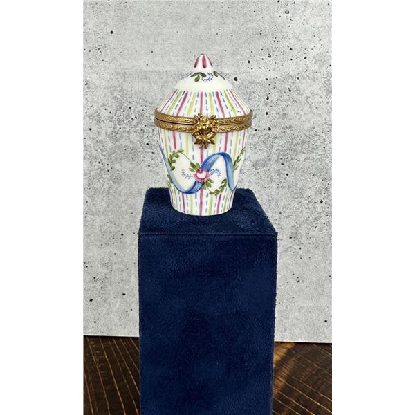 Limoges Peint Main Porcelain Trinket Box