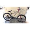 Image 2 : BEIGE DEVINCI KINGPIN 18 SPEED FRONT SUSPENSION MOUNTAIN BIKE