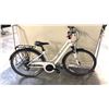 Image 2 : WHITE LIV FLOURISH 21 SPEED FRONT SUSPENSION CRUISER BIKE