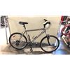 Image 2 : GREY LOUISE GARNEAU HELIX 10 FRONT SUSPENSION, 21 SPEED MOUNTAIN BIKE