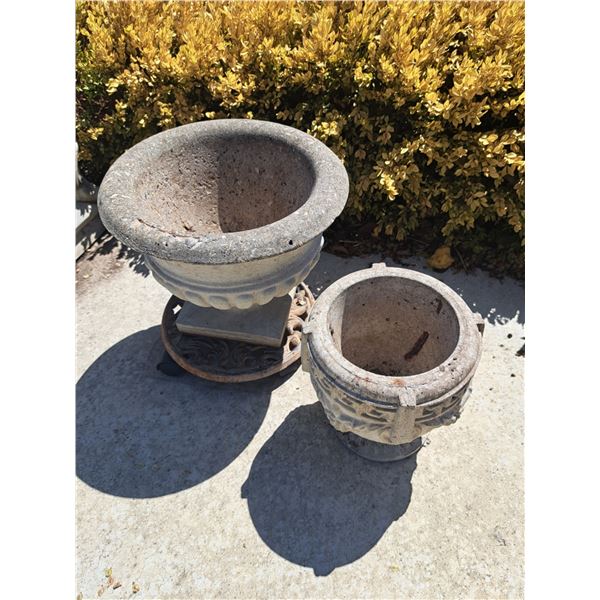 2 Concrete Planters