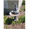 Image 1 : Concrete Bird Bath